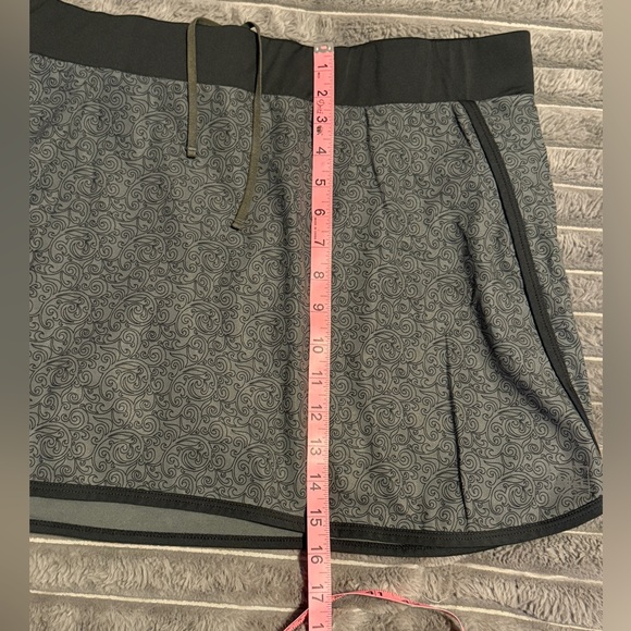 XL REI Athleisure Skort, black and grey - Picture 7 of 7